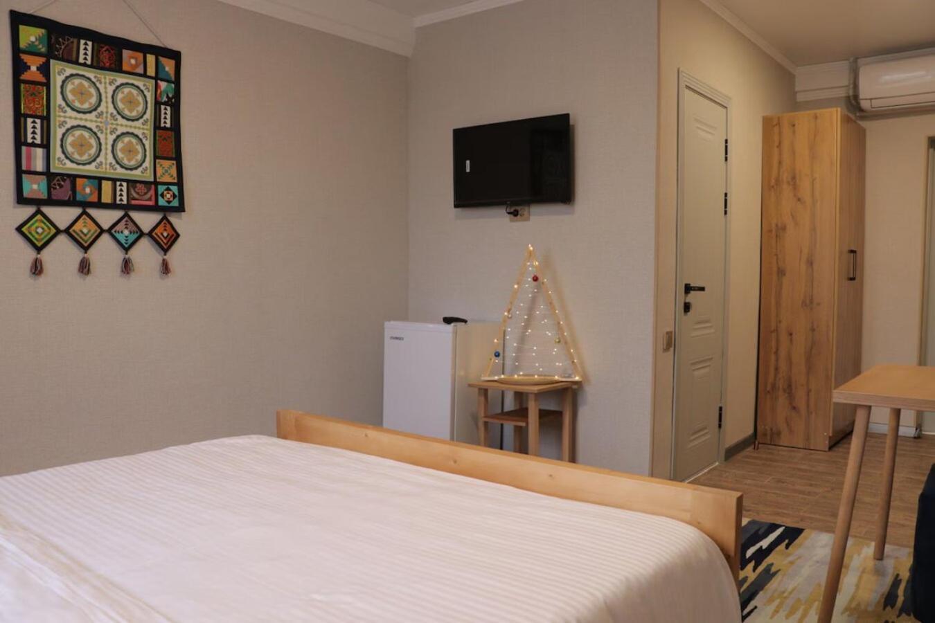 בישקק Salamat Hotel מראה חיצוני תמונה