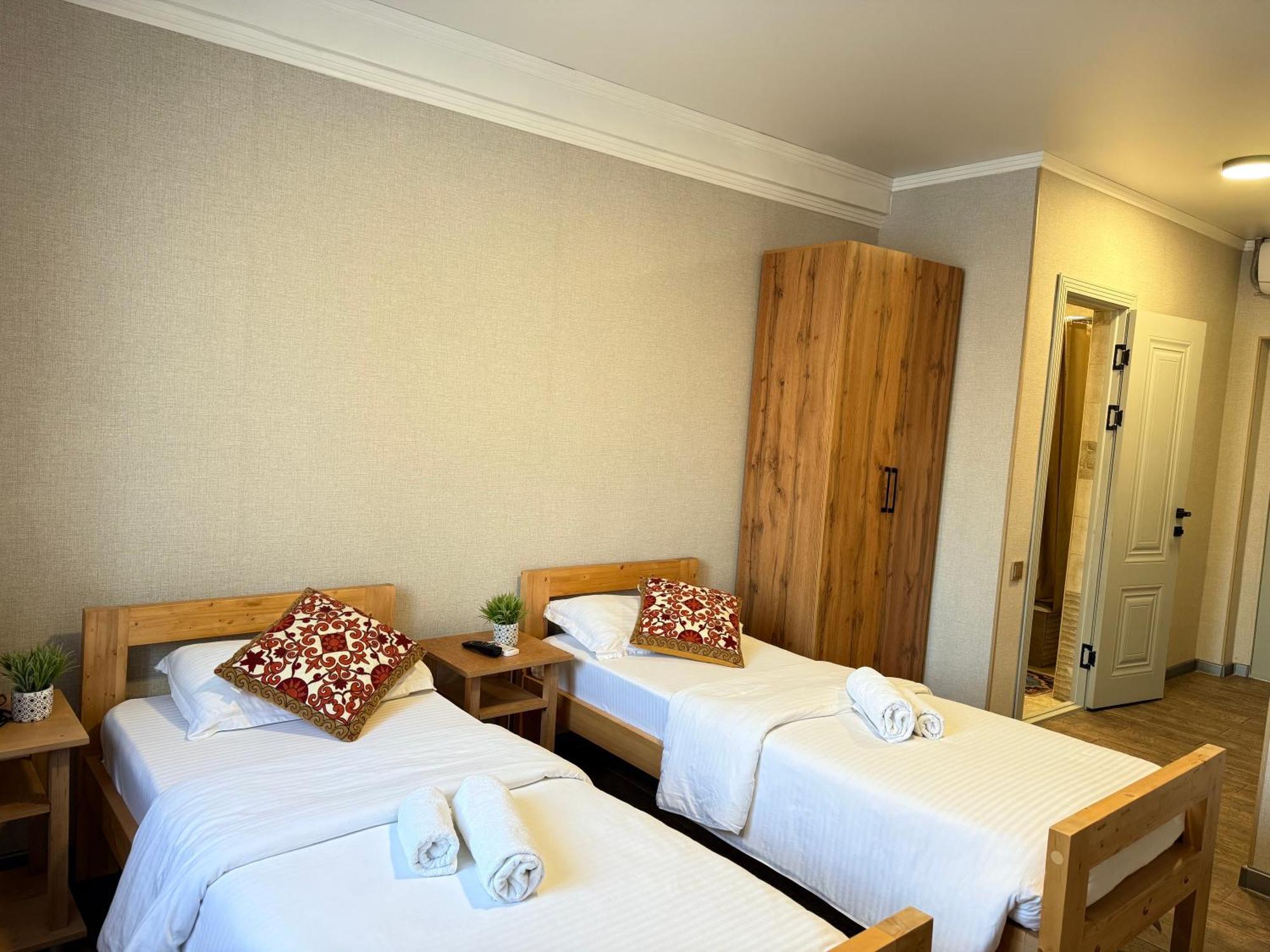 בישקק Salamat Hotel מראה חיצוני תמונה