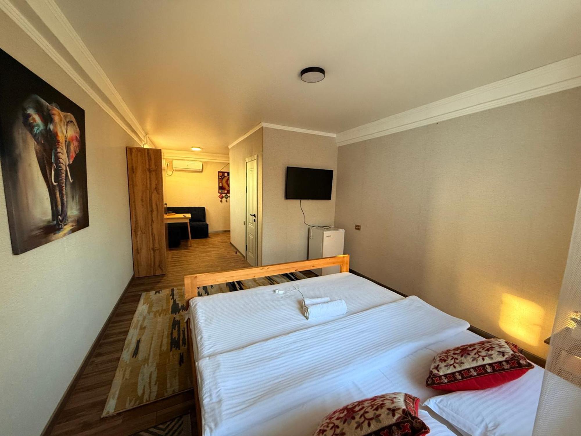 בישקק Salamat Hotel מראה חיצוני תמונה