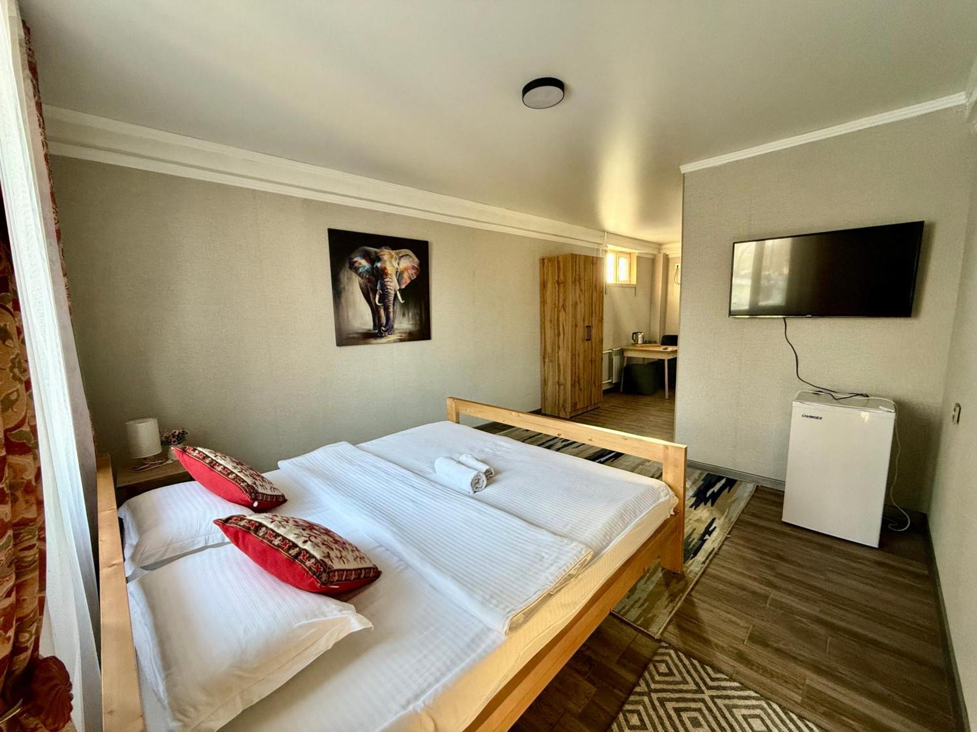 בישקק Salamat Hotel מראה חיצוני תמונה